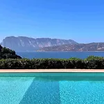 Punta Est - Trilo Sughero Pool & Sea View Apartman